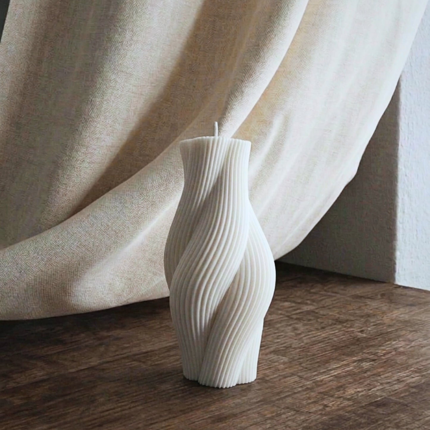Bougie sculpturale parfumée HALÖ BØREA en cire végétale fabriquée au Québec