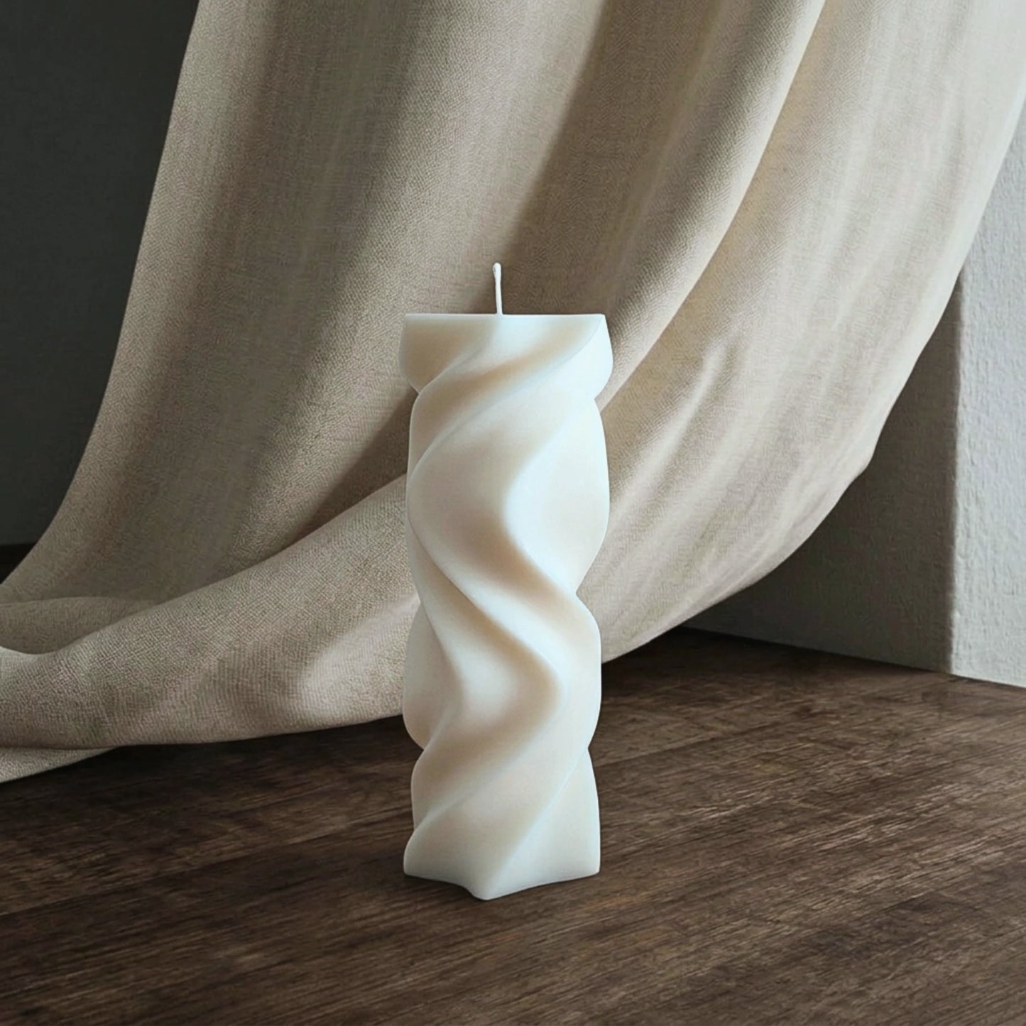 Bougie sculpturale parfumée NUNAVIK BØREA en cire végétale fabriquée au Québec