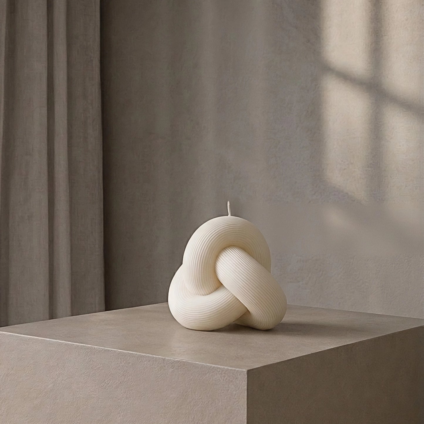 Chandelle décorative KODA BØREA dans un univers minimaliste et chaleureux évoquant les rituels nordiques et le luxe artisanal
